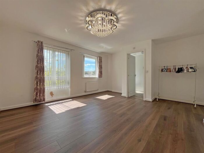 5 Bedroom Detached House To Rent In Vickers Close, Gedling, Nottingham, NG4