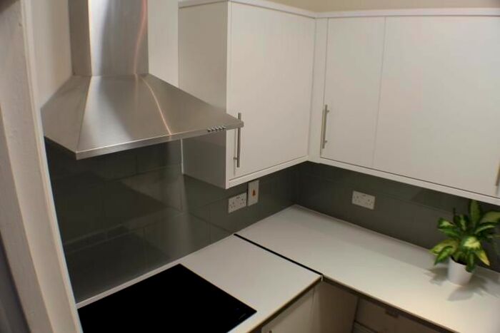 2 Bedroom Flat To Rent In High Street, London, SE20