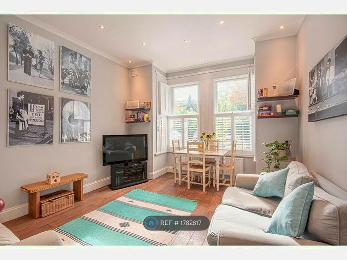 2 Bedroom Flat To Rent In Leigham Vale, London, SW16