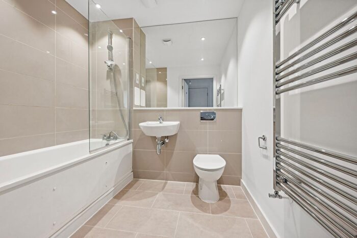 1 Bedroom Flat To Rent In Stylus Place, Hayes, UB3