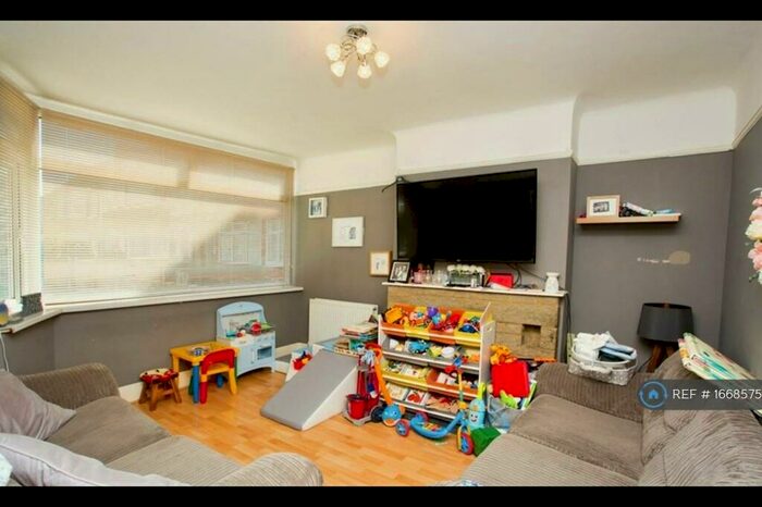 3 Bedroom Semi-Detached House To Rent In Tewkesbury Avenue, Gosport, PO12