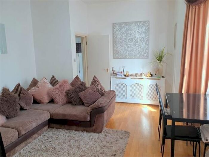 1 Bedroom Flat To Rent In Ravensbourne Park, Catford, London, SE6