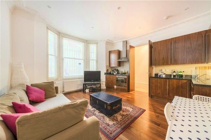 2 Bedroom Flat To Rent In Castletown Road, Baron's Court, Hammersmith And Fulham, London, W14