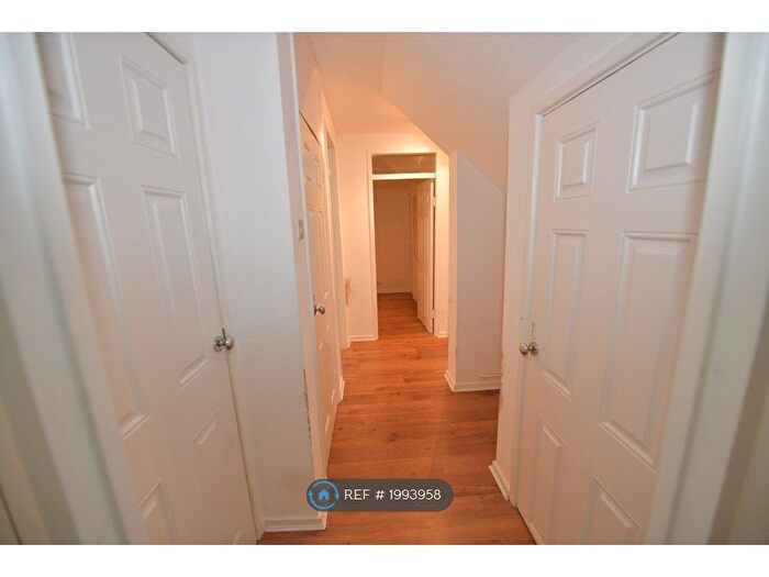 2 Bedroom Flat To Rent In Woodcote Drive, Orpington, BR6
