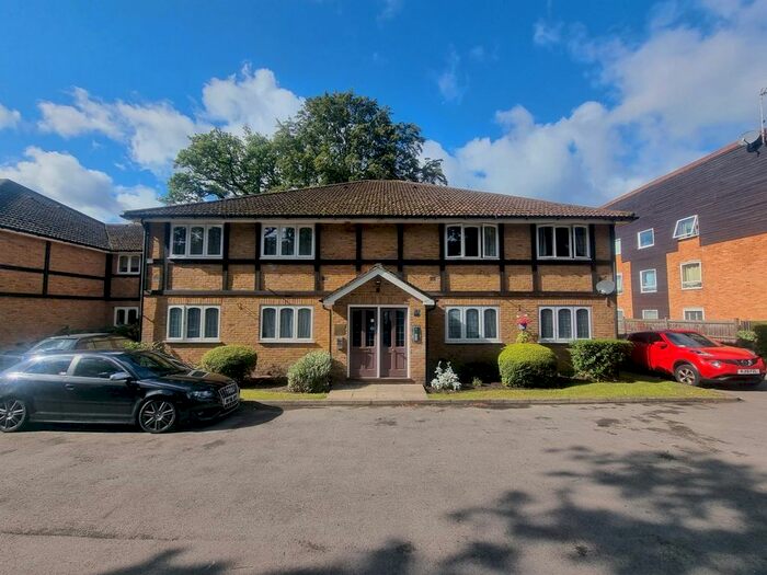 1 Bedroom Flat For Sale In Aragon Court, Bracknell, Berkshire, RG12