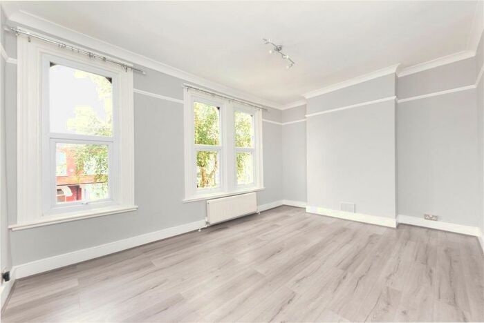2 Bedroom Flat To Rent In Hazelwood Road, Walthamstow, London, E17