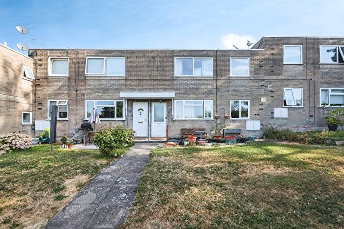 2 Bedroom Flat For Sale In Elmfield Gardens, Worcester, Worcestershire, WR5