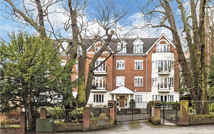 2 Bedroom Flat To Rent In Wimbledon Hill Road, London, SW19