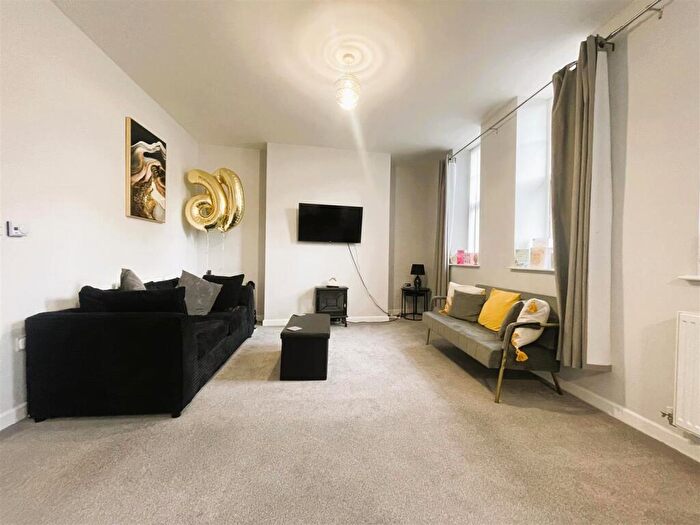 2 Bedroom Flat To Rent In North Street, Rochester, ME2