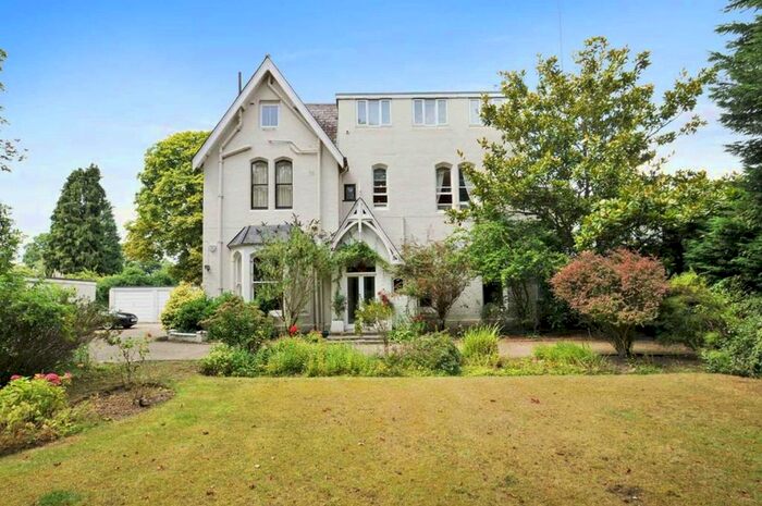 3 Bedroom Flat To Rent In Kingston Hill, Kingston Upon Thames, KT2