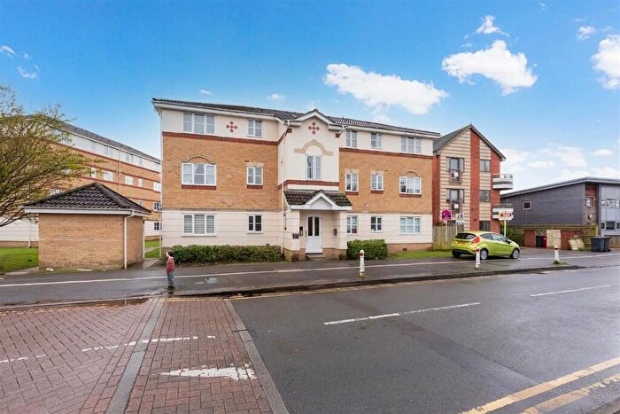 2 Bedroom Flat To Rent In Richards Way, Slough, Berkshire, SL1