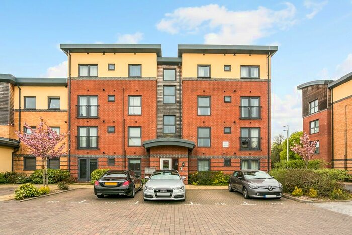 1 Bedroom Flat To Rent In Raven Close, Watford, WD18