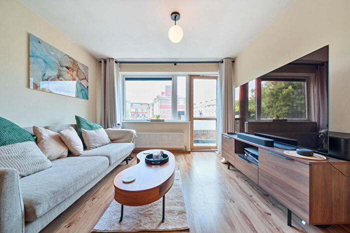 1 Bedroom Apartment For Sale In Southwark Park Road, London, SE16