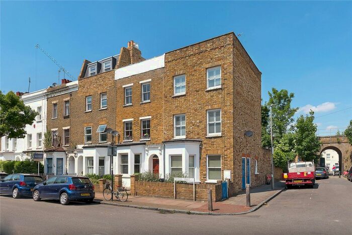 2 Bedroom Maisonette To Rent In Simpson Street, London, SW11
