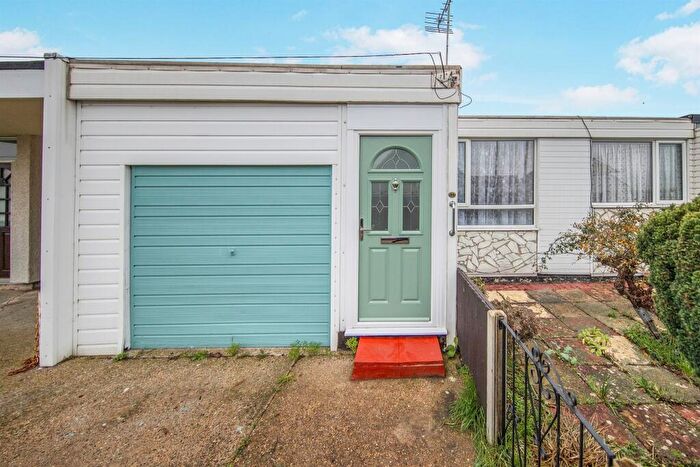 2 Bedroom Detached Bungalow For Sale In Yew Way, Jaywick, Clacton-On-Sea, CO15