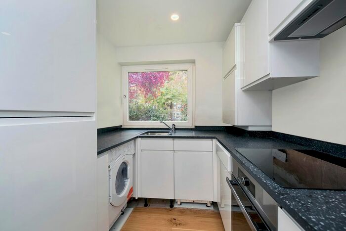 2 Bedroom Flat To Rent In Kings Road, Richmond, TW10