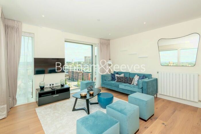 3 Bedroom Flat To Rent In Duke Of Wellington Avenue, Canary Wharf, SE18