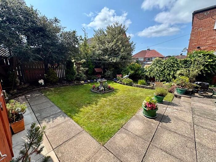 2 Bedroom Flat For Sale In Sydney Grove, Sunholme Estate, Wallsend, NE28