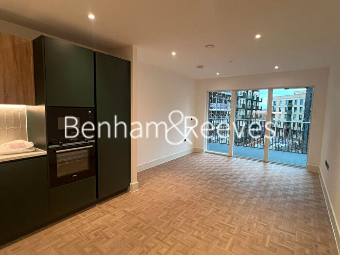 2 Bedroom Apartment To Rent In Munstead, Danvers Avenue, SW11