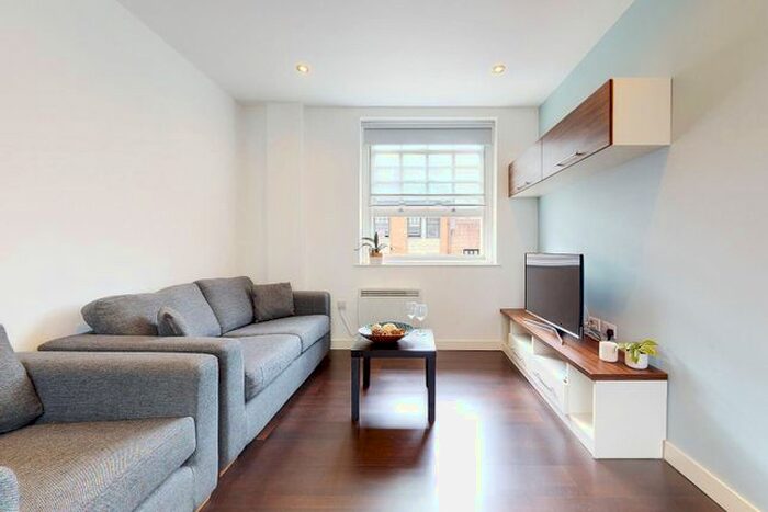 2 Bedroom Flat To Rent In Park Square South, Leeds, LS1