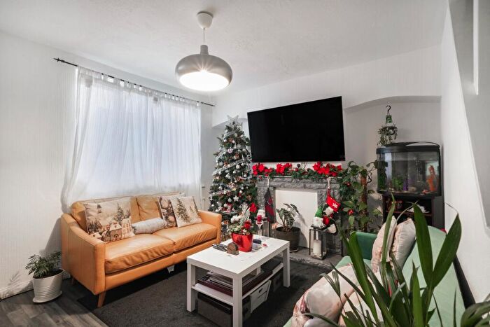 3 Bedroom Terraced House For Sale In Sumner Road, Croydon, CR0