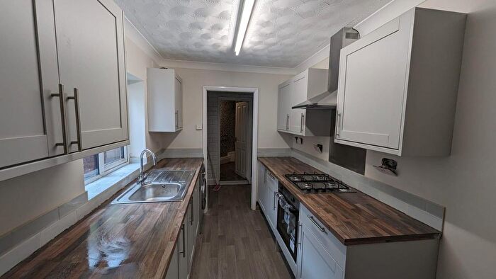 3 Bedroom Flat To Rent In Alcombe Road, Northampton, NN1