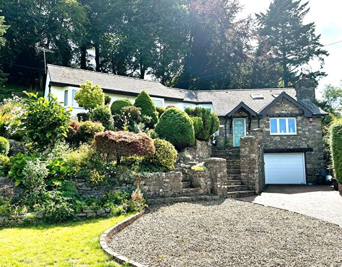 4 Bedroom Detached House For Sale In School Lane, Govilon, NP7