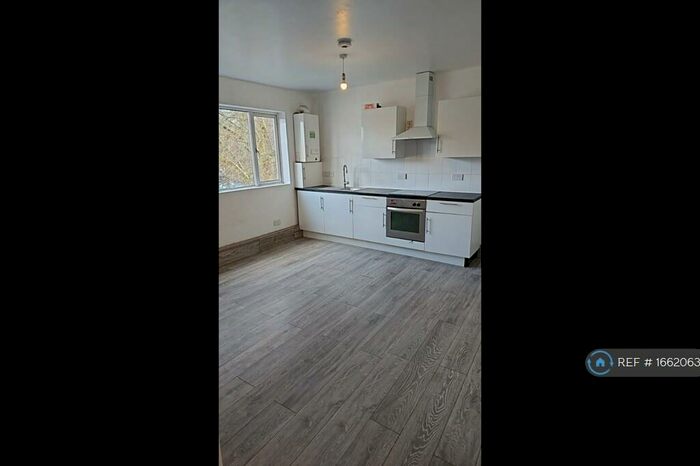 2 Bedroom Flat To Rent In East Street, Bristol, BS3