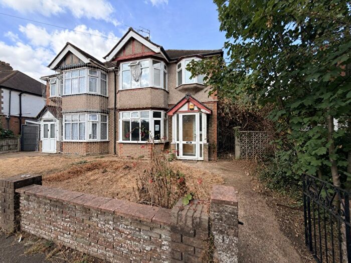 3 Bedroom Semi Detached House For Sale In Crawley Green Road, Luton, LU2