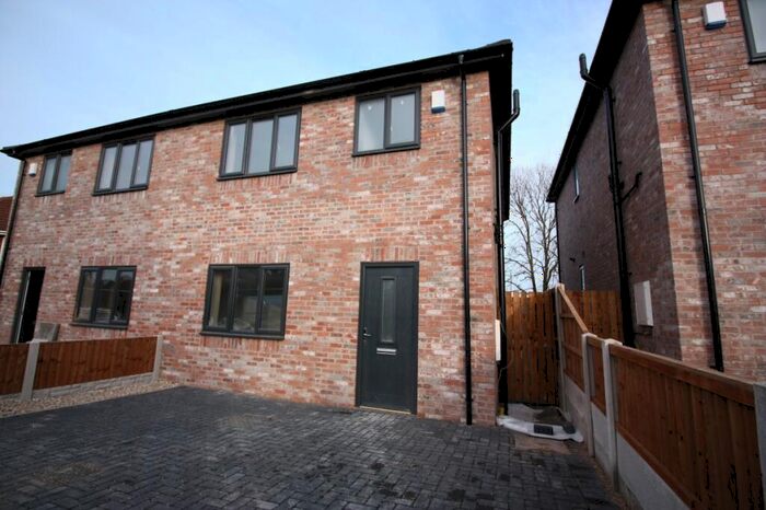 3 Bedroom Semi-Detached House To Rent In North Street, Edlington, DN12