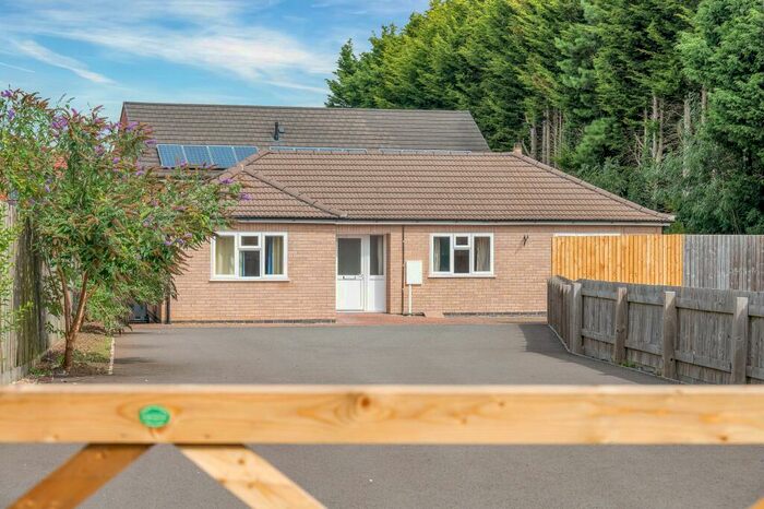 2 Bedroom Detached Bungalow For Sale In North Brook Close, Greetham, LE15