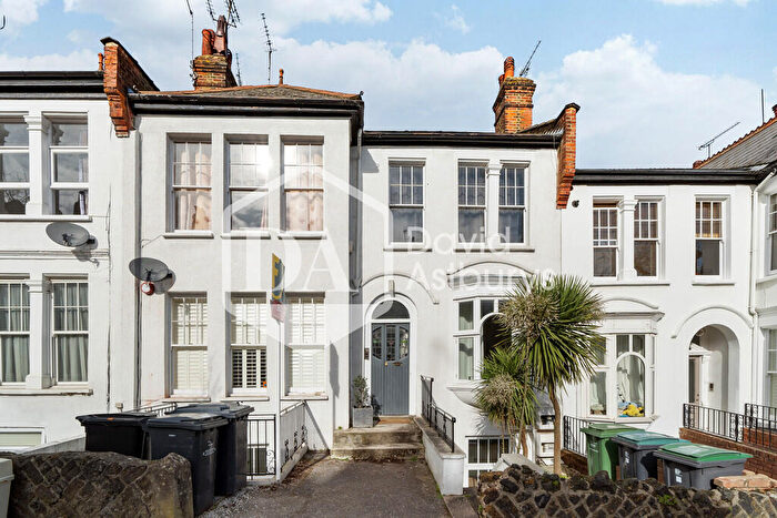 2 Bedroom Apartment For Sale In Woodland Gardens, Muswell Hill, N10