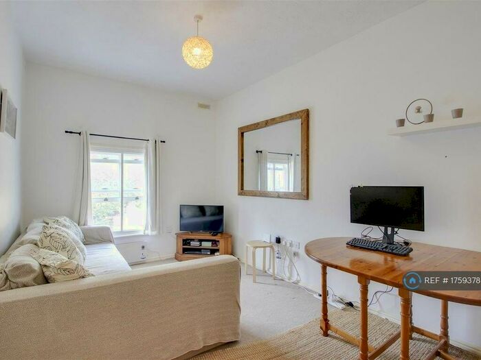 2 Bedroom Flat To Rent In Hamlet House, London, SE23