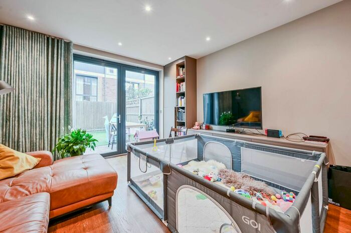 4 Bedroom Terraced House To Rent In Calvert Road, Greenwich, London, SE10