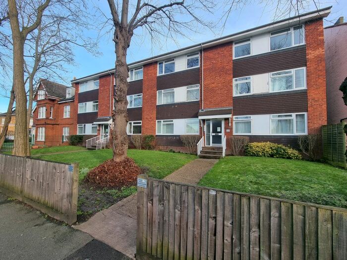 2 Bedroom Flat To Rent In King Charles Road, Surbiton, KT5