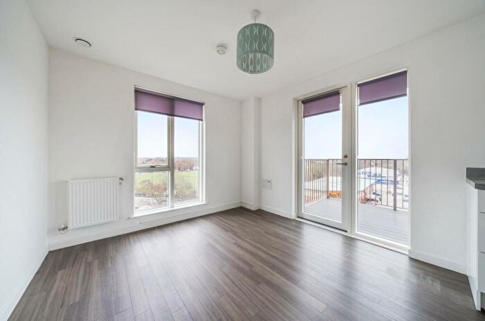 2 Bedroom Apartment To Rent In Grosvenor Court, Adenmore Road, London, SE6