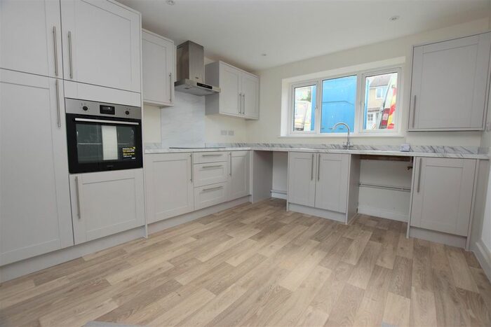 3 Bedroom Semi-Detached House To Rent In Warren Close, St. Leonards-On-Sea, TN38