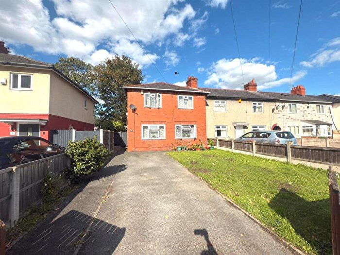 5 Bedroom Semi-Detached House For Sale In Morley Avenue, Manchester, M14