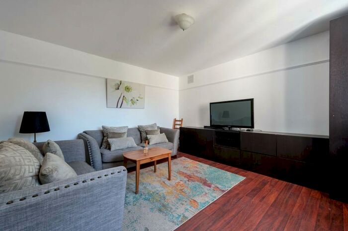 2 Bedroom Flat To Rent In Clive Road, West Dulwich, London, SE21