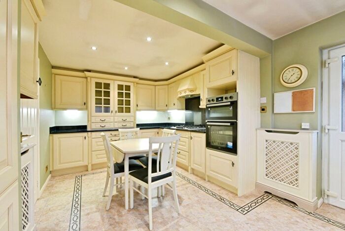 3 Bedroom Bungalow For Sale In Broadlands Avenue, Owlthorpe, Sheffield, South Yorkshire, S20