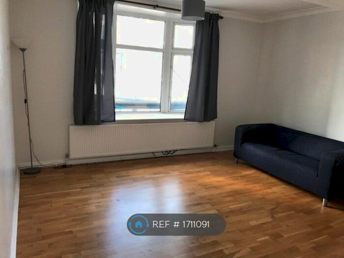 3 Bedroom Flat To Rent In St. George Court, Birmingham, B15