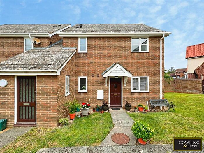 1 Bedroom Flat For Sale In Lindsey Court, Wickford, SS12