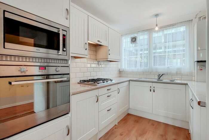 3 Bedroom Maisonette To Rent In Plane Tree Walk, London SE19