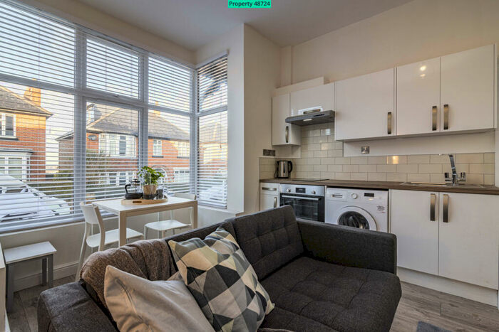 1 Bedroom Flat To Rent In Milner Road, Nottingham, NG5