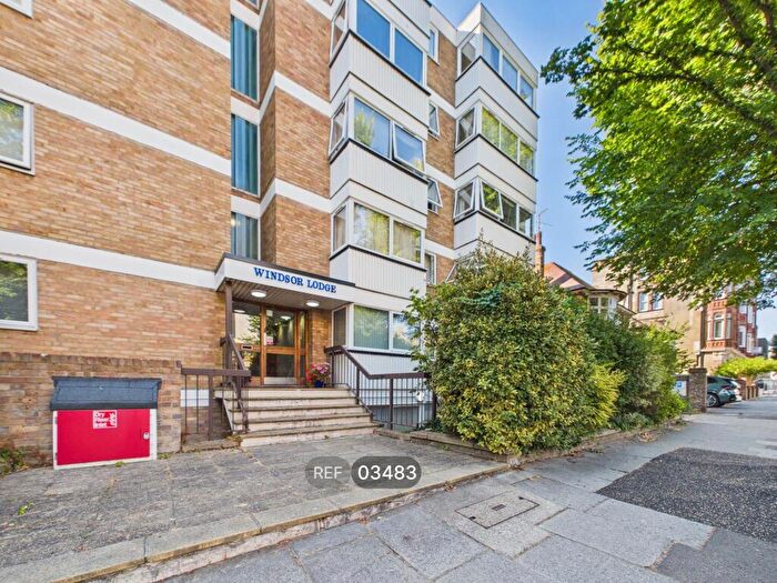 2 Bedroom Flat To Rent In Windsor Lodge, - Third Avenue, Hove, BN3