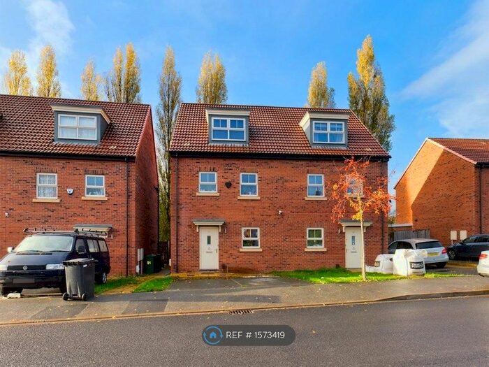 4 Bedroom Semi-Detached House To Rent In Asket Drive, Leeds, LS14