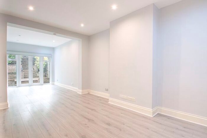 3 Bedroom Bungalow To Rent In Cranleigh Close, Orpington, BR6