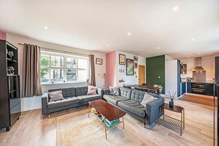 2 Bedroom Flat For Sale In Greenwich High Road, Greenwich, SE10