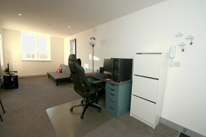 1 Bedroom Flat To Rent In Balm Road, Leeds, Uk, LS10