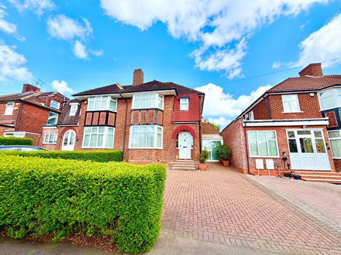 4 Bedroom Semi-Detached House For Sale In Beverley Drive, Edgware, HA8